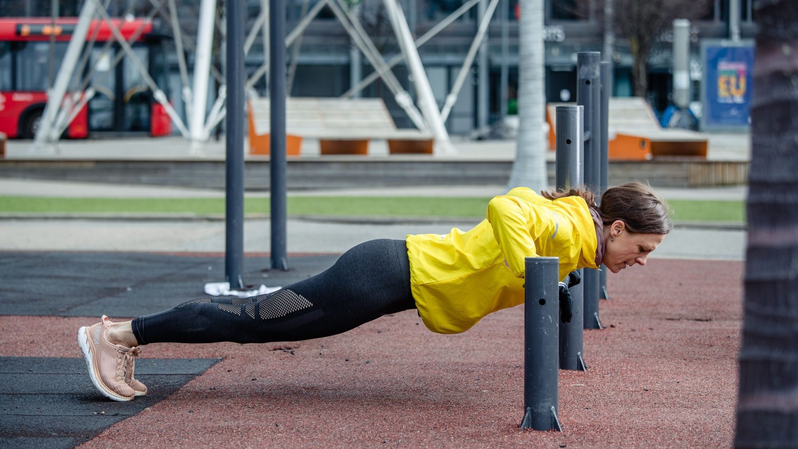 armhevinger utendørs.