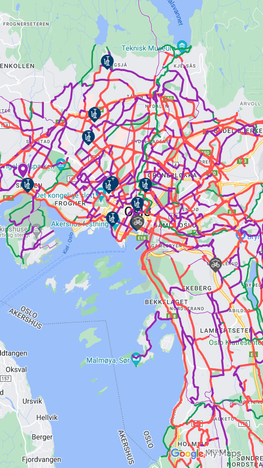 Kart over Oslo, Norge, som viser ulike fargede linjer som representerer kollektivtransportruter og ikoner som indikerer transportknutepunkter.