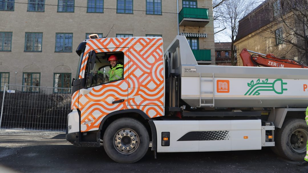An electric truck in a city street in Oslo