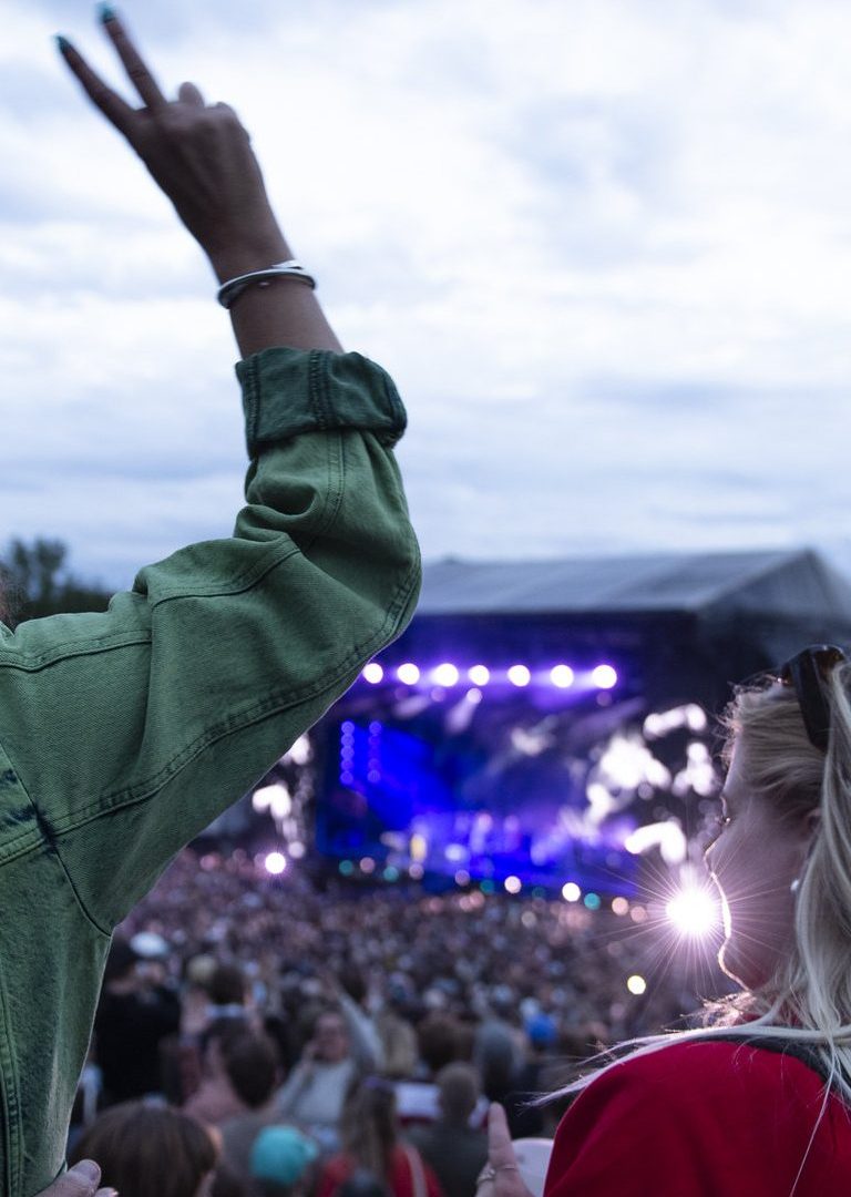 Publikum på konsert på Øyafestivalen 2023